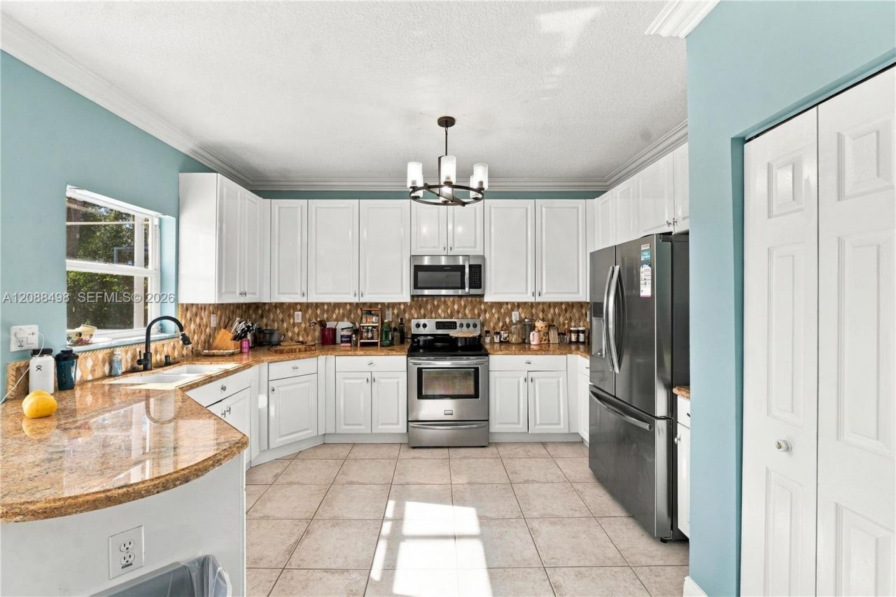 1423 SW 158th Ave, Pembroke Pines, FL 33027 Photo