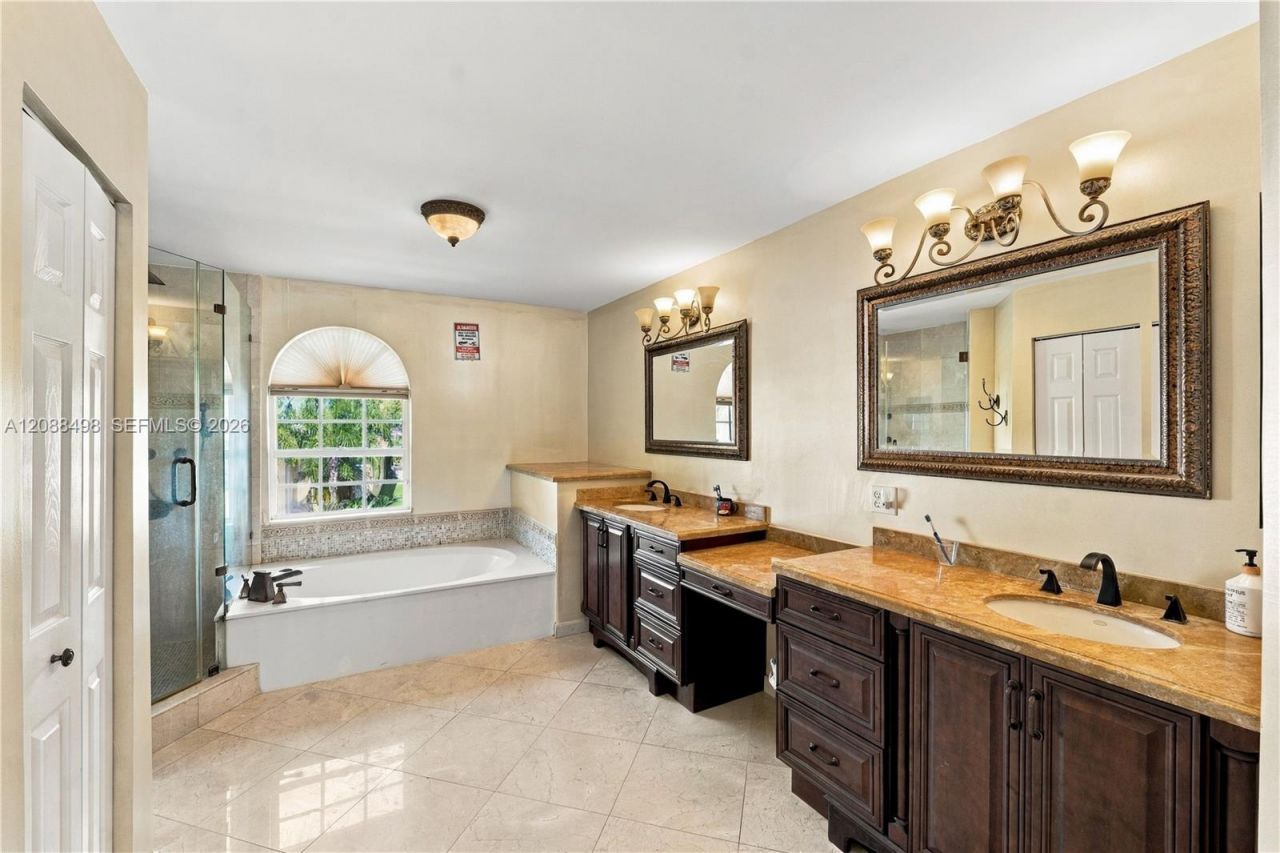 1423 SW 158th Ave, Pembroke Pines, FL 33027 Photo