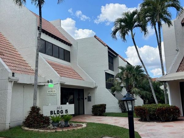 303 Racquet Club Rd, Unit 311, Weston, FL 33326