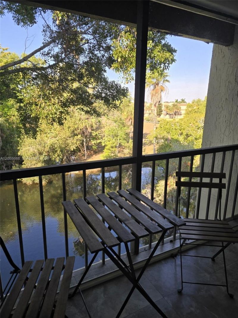303 Racquet Club Rd, Unit 311, Weston, FL 33326 Photo