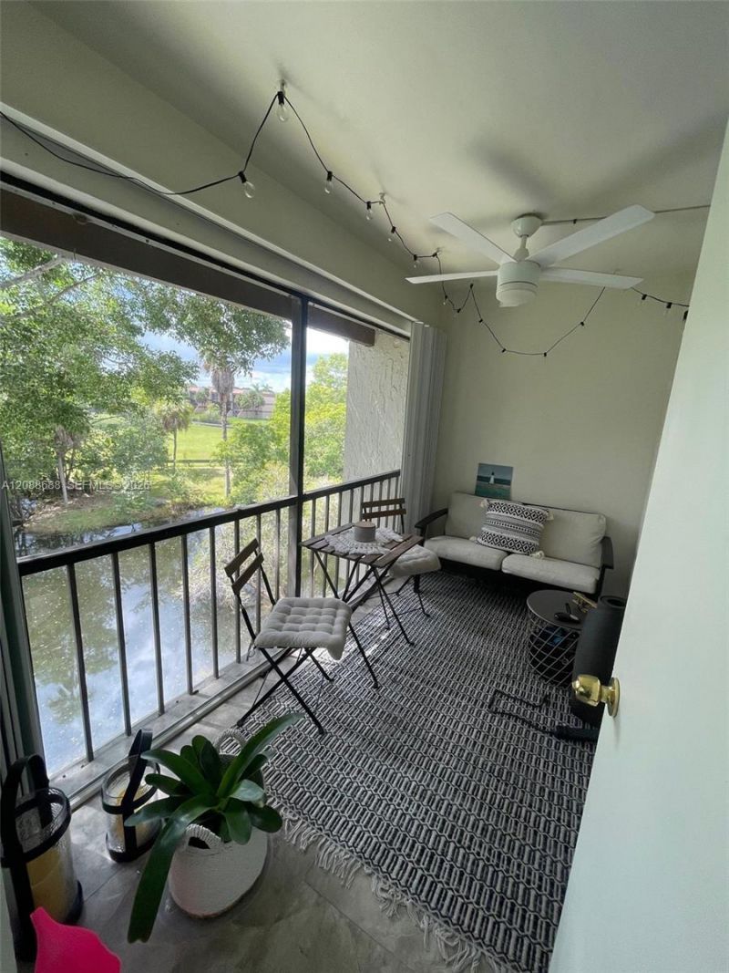 303 Racquet Club Rd, Unit 311, Weston, FL 33326 Photo