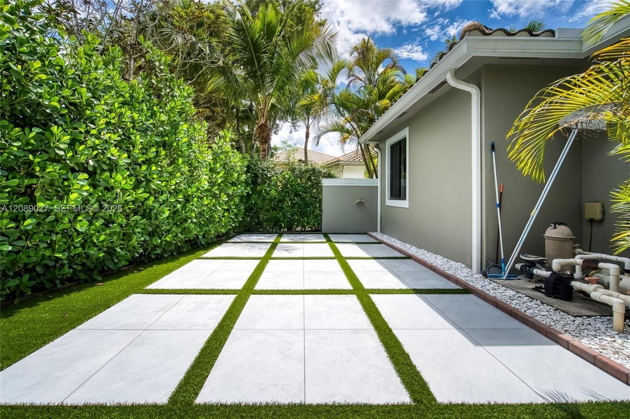 5875 NW 123rd Ave, Coral Springs, FL 33076 Photo