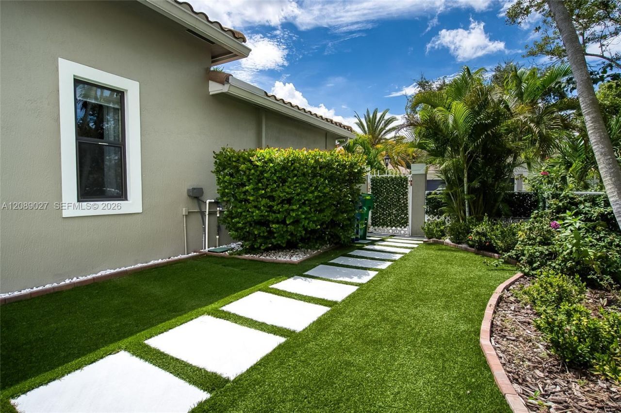5875 NW 123rd Ave, Coral Springs, FL 33076 Photo