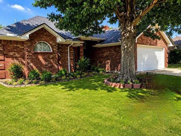 7305 Amber Drive, Watauga, TX 76148