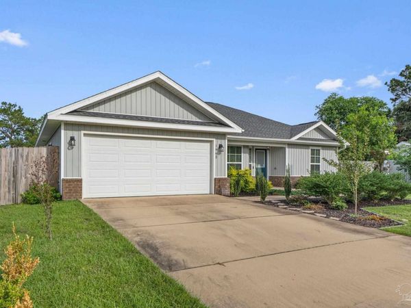 1962 Pentagon St, Gulf Breeze, FL 32563