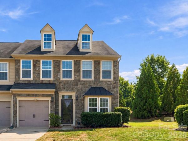 9607 Springholm Drive, Charlotte, NC 28278