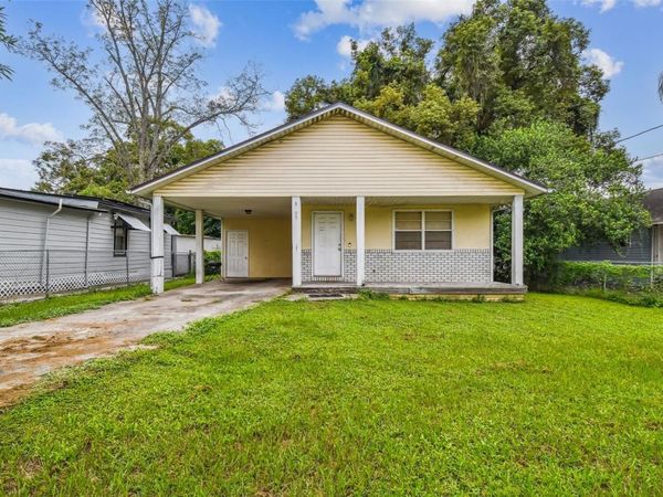 8205 N SEMMES STREET, TAMPA, FL 33604