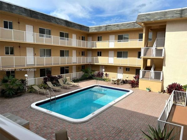 7910 Taft St, Unit 201, Pembroke Pines, FL 33024