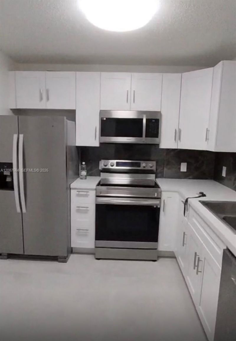 130 S Shore, Unit 2F, Miami Beach, FL 33141 Photo
