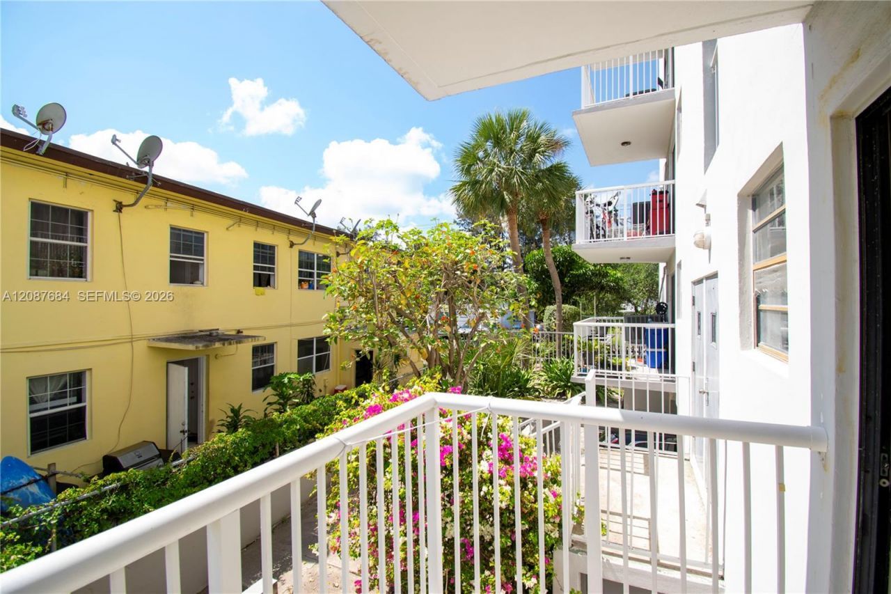 130 S Shore, Unit 2F, Miami Beach, FL 33141 Photo