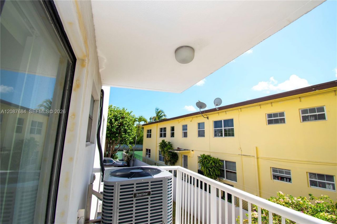 130 S Shore, Unit 2F, Miami Beach, FL 33141 Photo