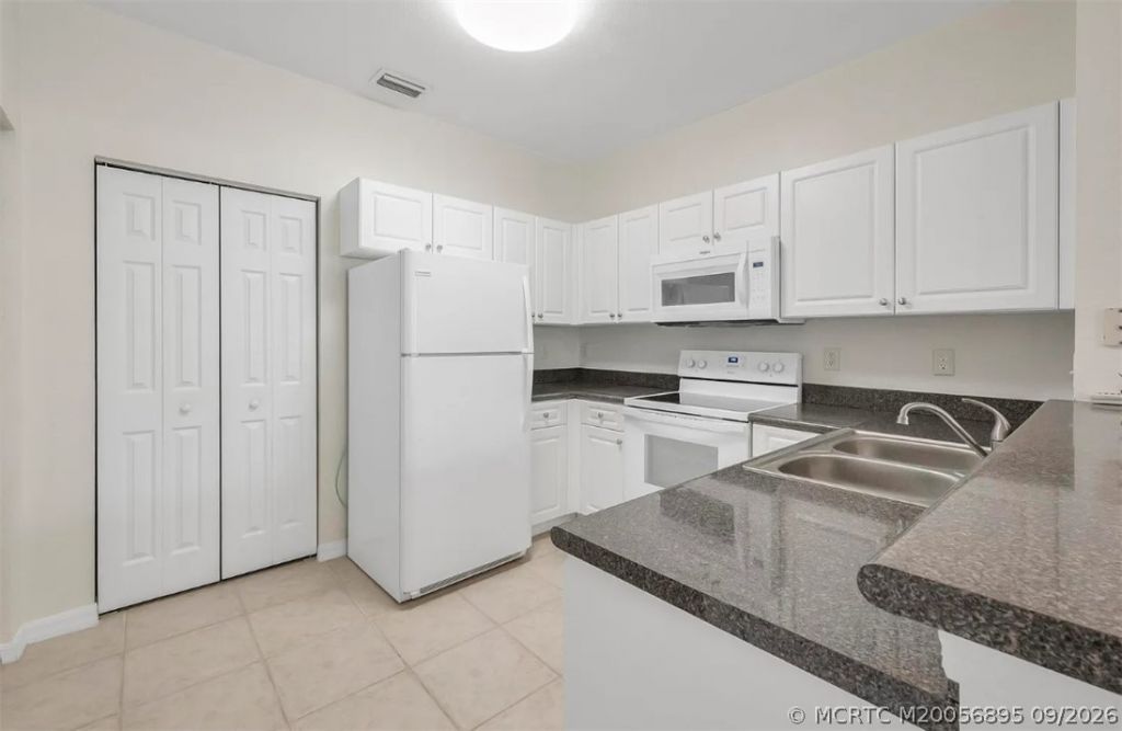 257 SE Kitching Circle , Stuart, FL 34994 Photo