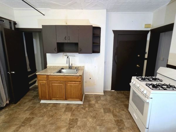 650 High St, Unit 1L, Holyoke, MA 01040