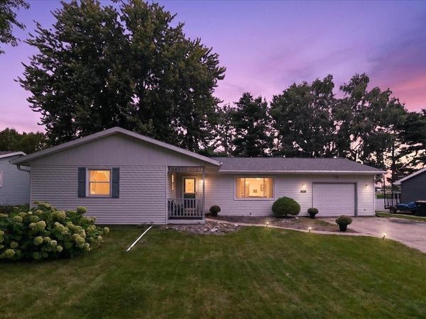 512 Yorktown Road, Deforest, WI 53532