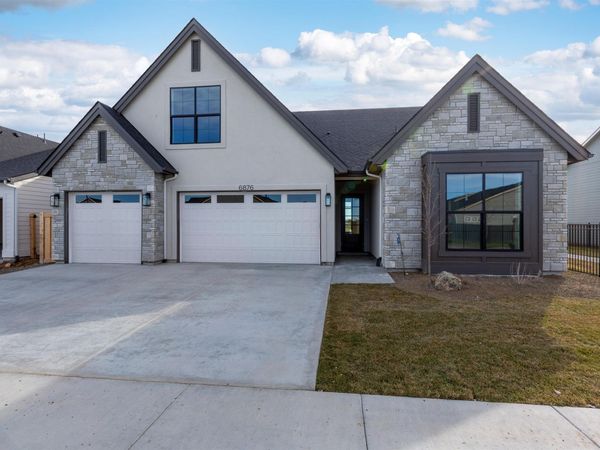 5876 S Pinpoint Way, Meridian, ID 83642
