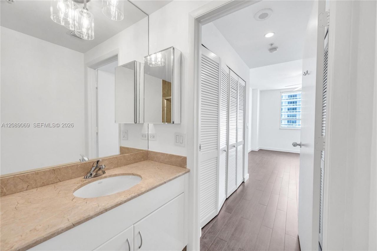 801 Brickell Key Blvd, Unit 2208, Miami, FL 33131 Photo