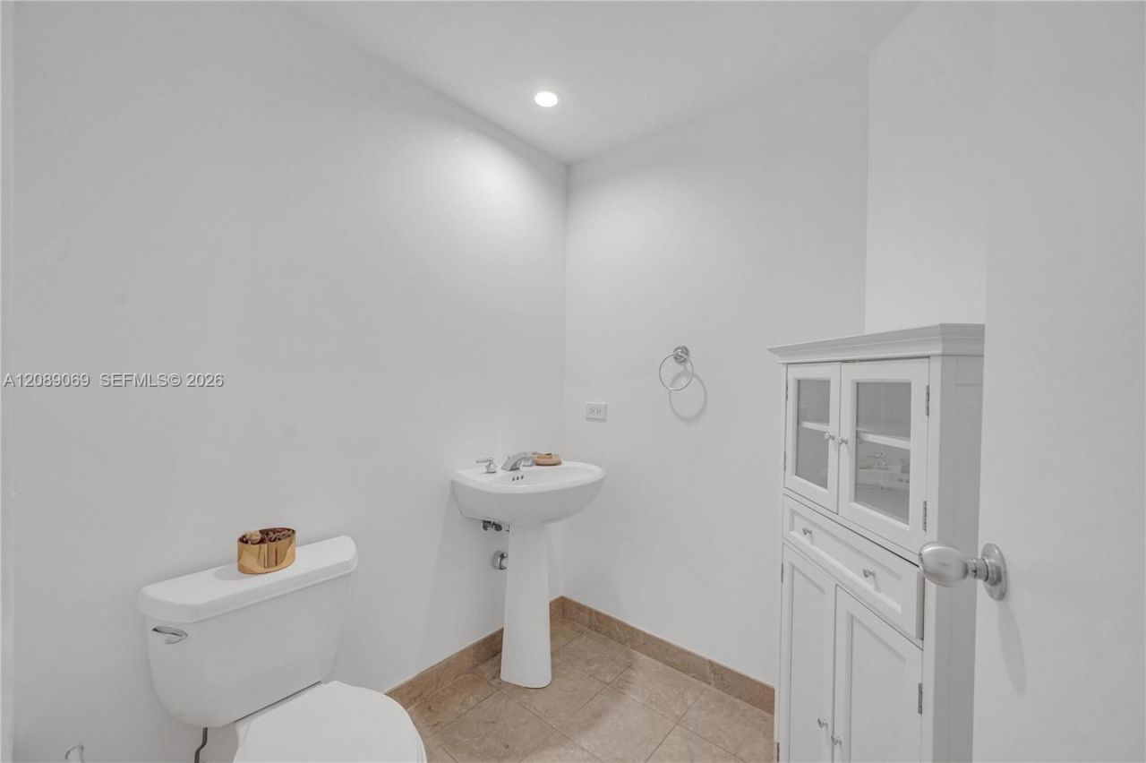 801 Brickell Key Blvd, Unit 2208, Miami, FL 33131 Photo