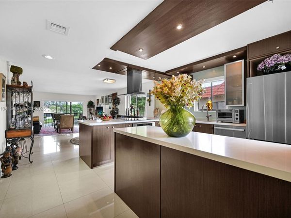 374 Lakeview Dr, Unit 204, Weston, FL 33326