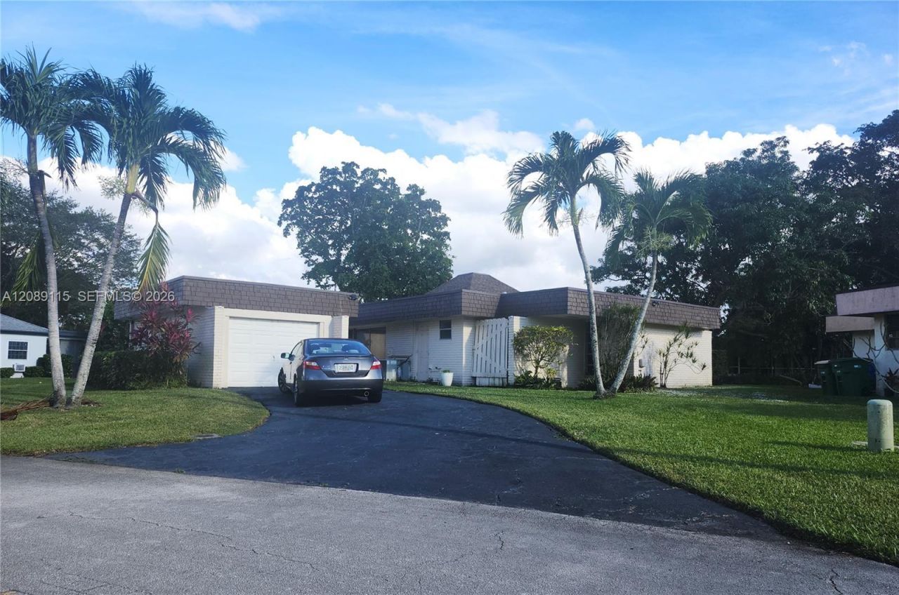 5700 White Hickory Cir, Tamarac, FL 33319 Photo