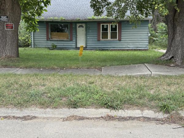 911 Waukonda Avenue, Benton Harbor, MI 49022