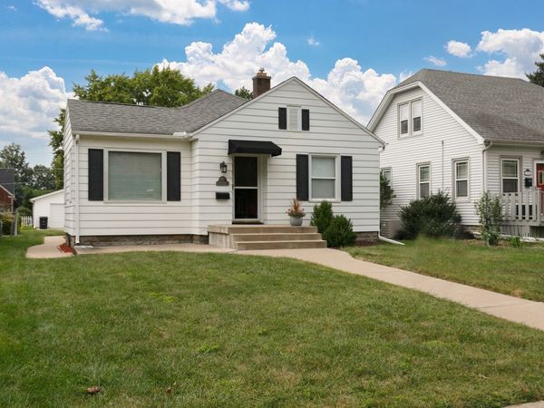 2349 30th Street , Moline, IL 61265