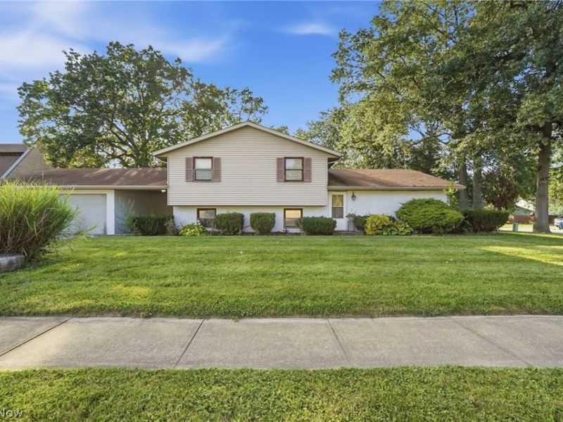 1401-1403 Lindenwood Drive, Lorain, OH 44053 Photo 1