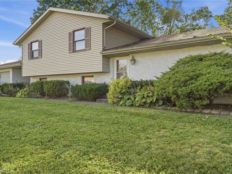 1401-1403 Lindenwood Drive, Lorain, OH 44053 Photo 3