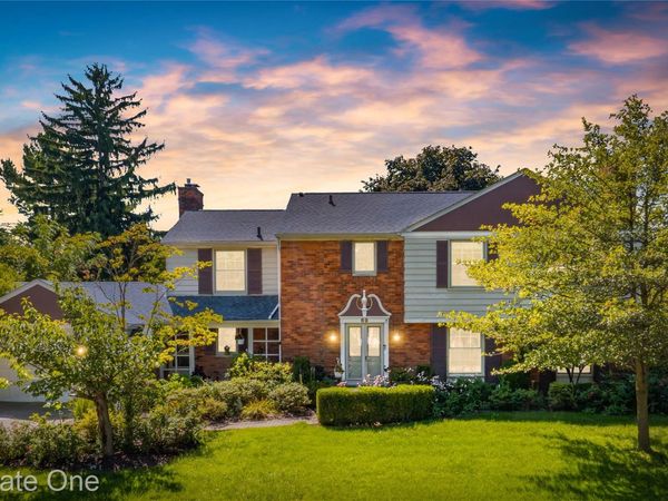 69 Willow Tree Place, Vlg of Grosse Pointe Shores, Mi 48236