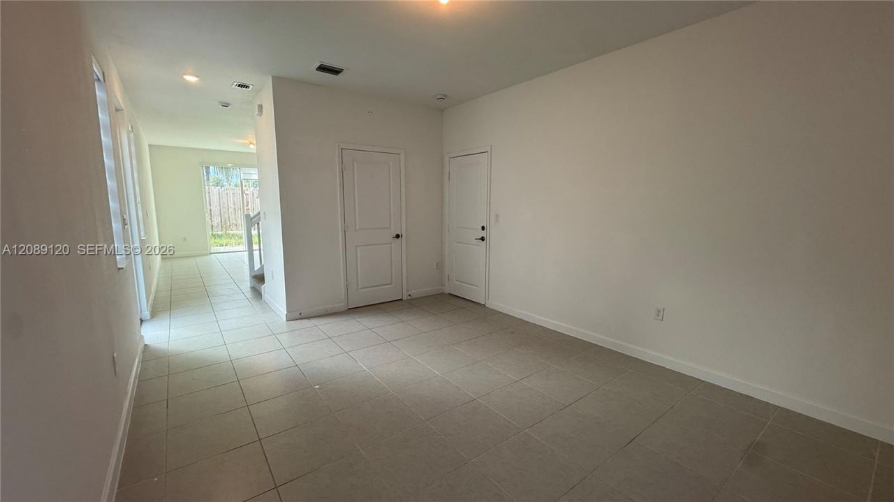 679 SE 13th St Cir, Homestead, FL 33034 Photo