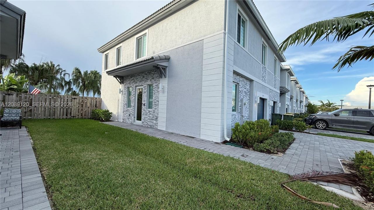 679 SE 13th St Cir, Homestead, FL 33034 Photo