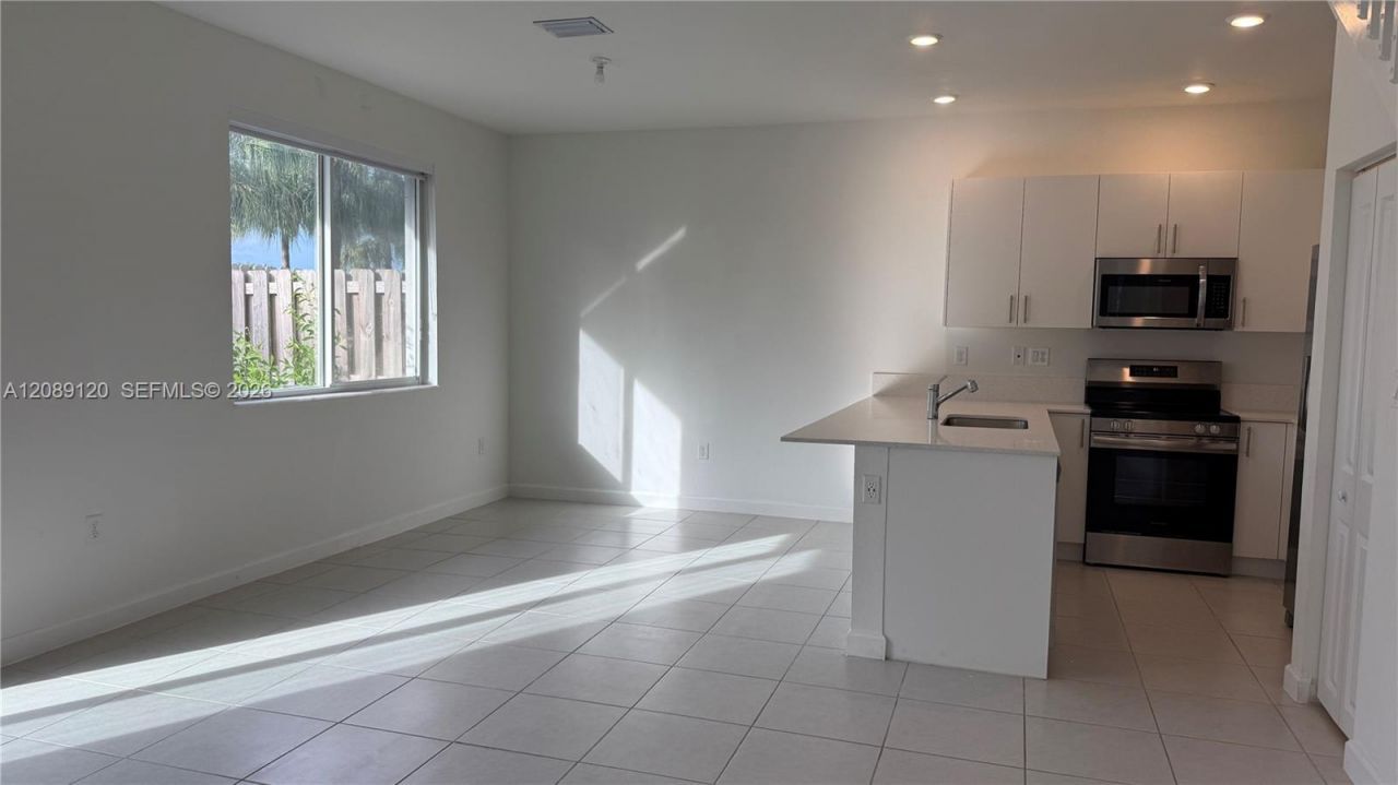 679 SE 13th St Cir, Homestead, FL 33034 Photo