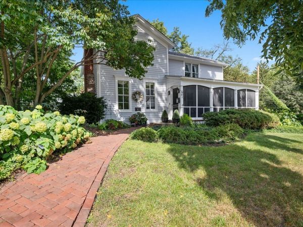 601 South Street , Geneva, IL 60134