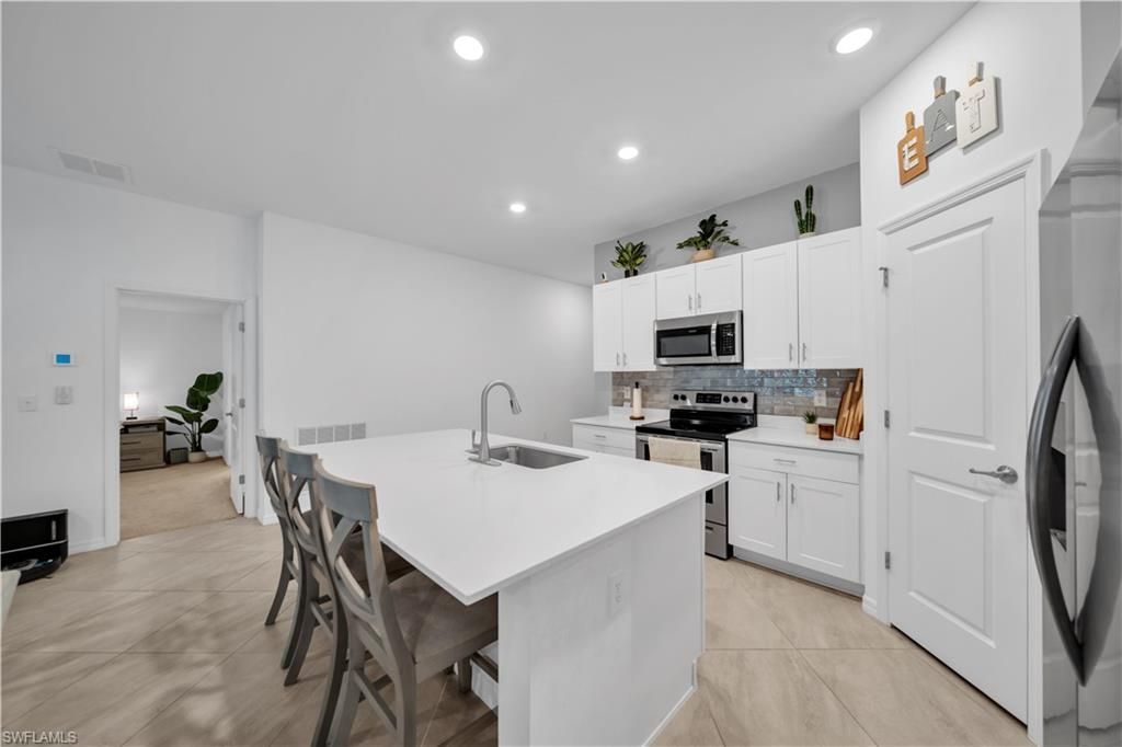 1925 NE 33rd Ln, Cape Coral, FL 33909 Photo