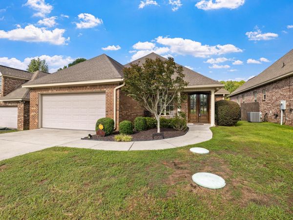 66 Village Dr., Hattiesburg, MS 39402