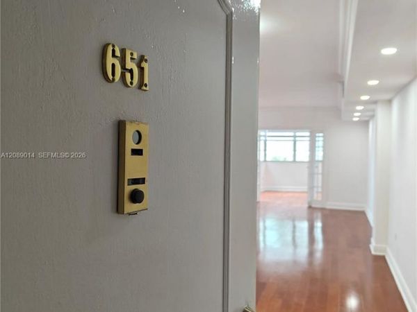 825 Brickell Bay Dr, Unit 651, Miami, FL 33131