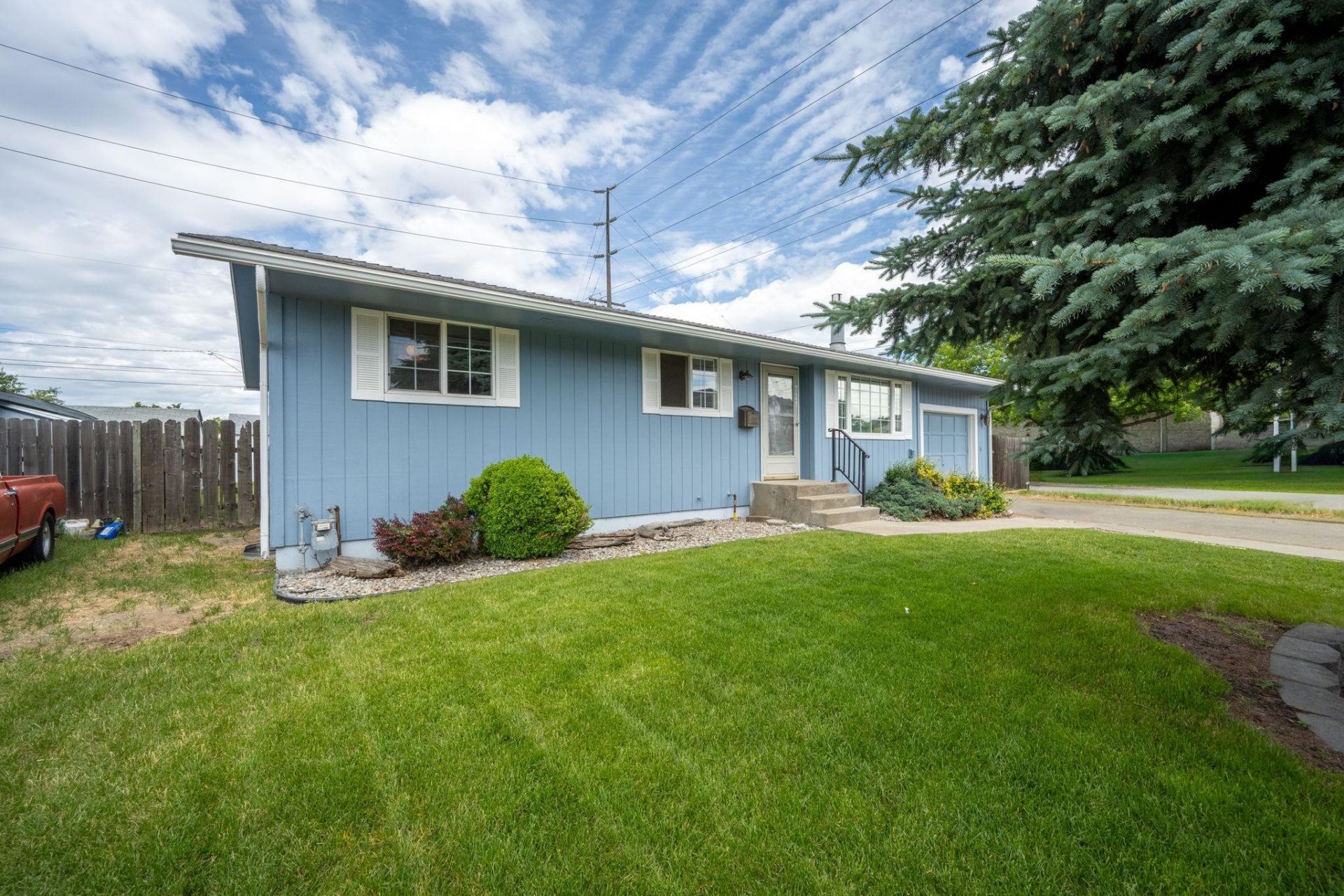 721 E Lyons Ave, Spokane, WA 99208 Main Photo