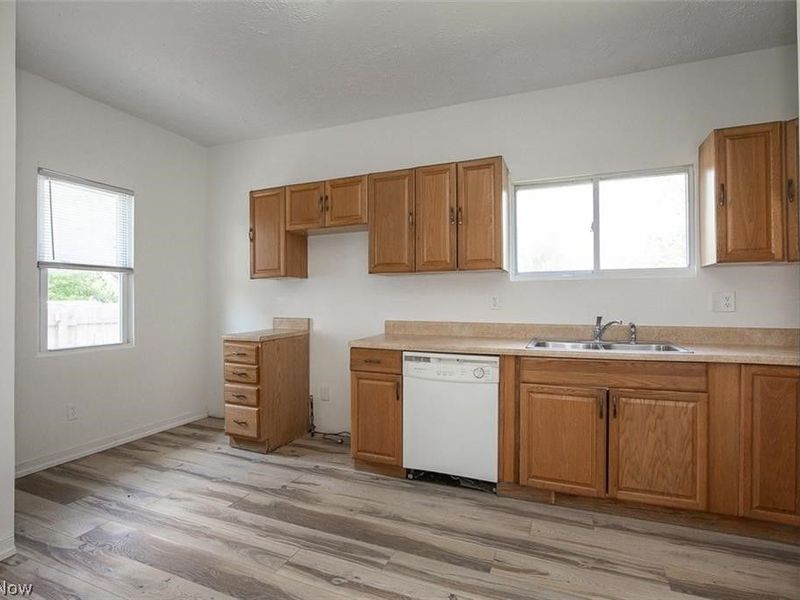 15009 Miles Avenue, Cleveland, OH 44128 Photo 12