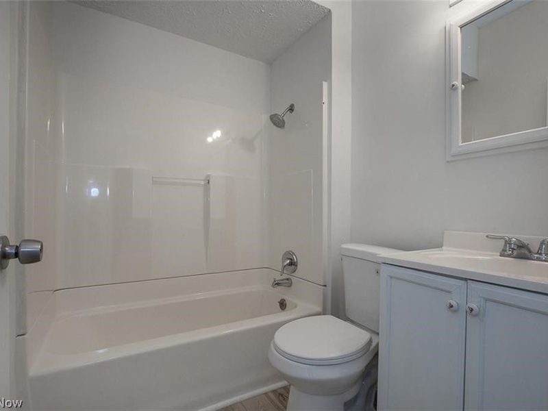 15009 Miles Avenue, Cleveland, OH 44128 Photo 14