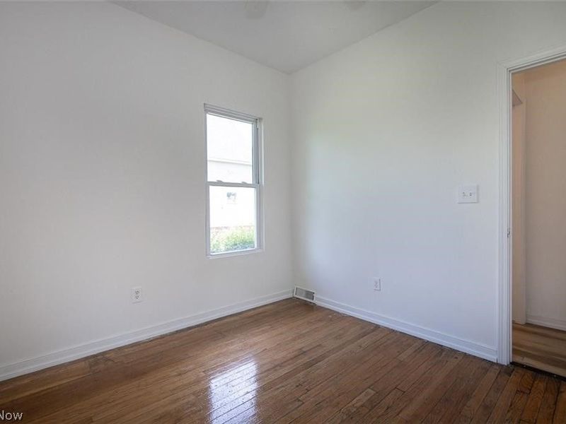 15009 Miles Avenue, Cleveland, OH 44128 Photo 18