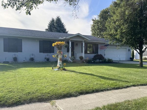 2 Meadow Lane, Delta, OH 43515