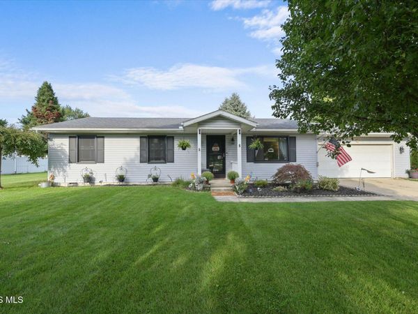 2 Meadow Lane, Delta, OH 43515
