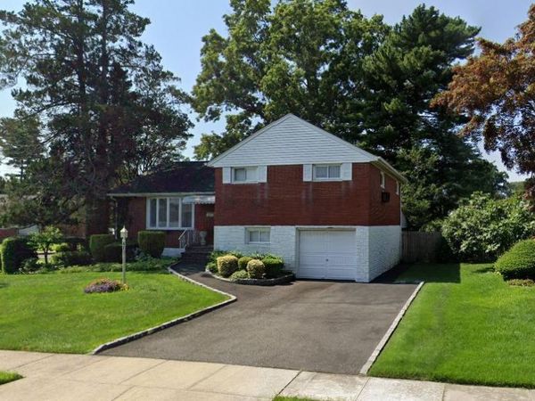 47 Felice Crescent , Hicksville, NY 11801