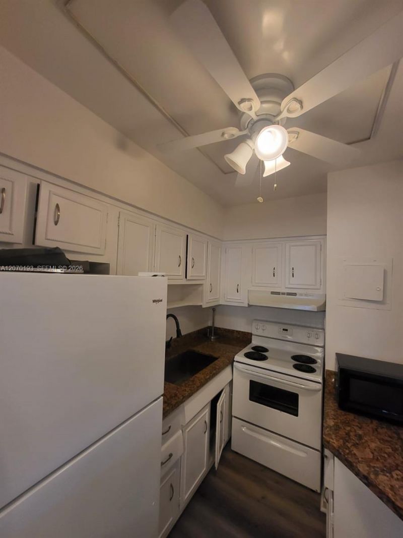 600 Layne Blvd, Unit 118, Hallandale Beach, FL 33009 Photo