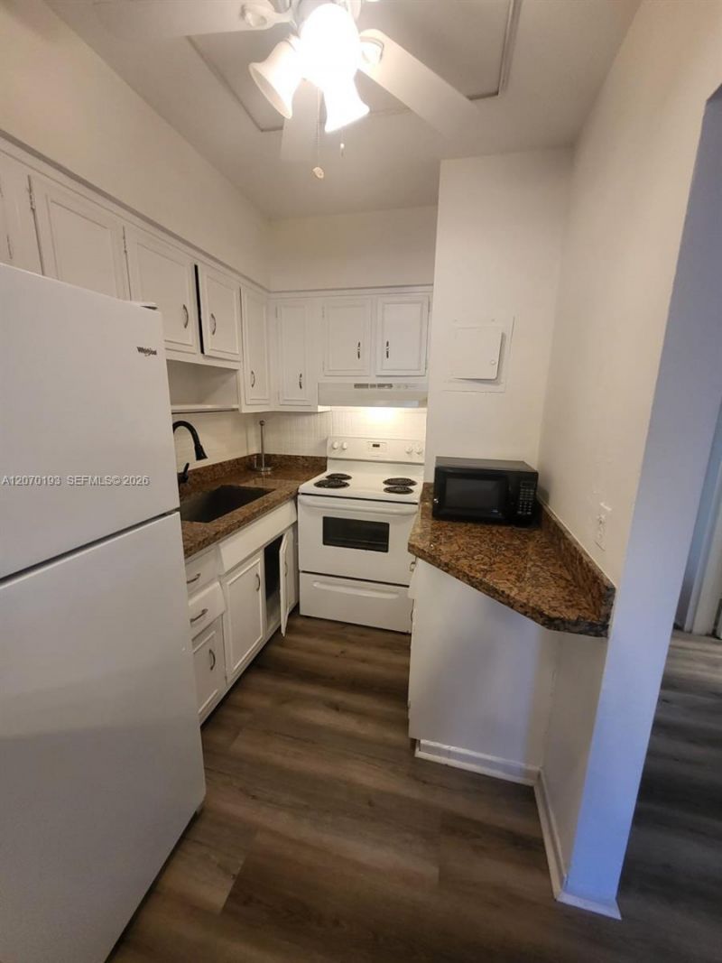 600 Layne Blvd, Unit 118, Hallandale Beach, FL 33009 Photo