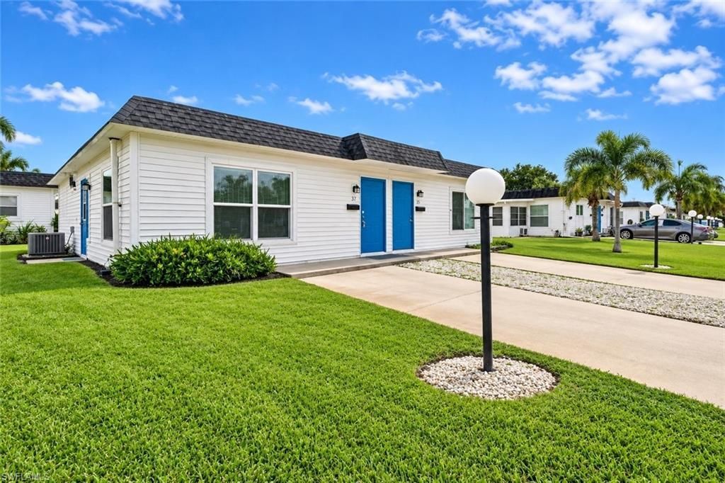 37 Hamlin Ct, Lehigh Acres, FL 33936 Photo