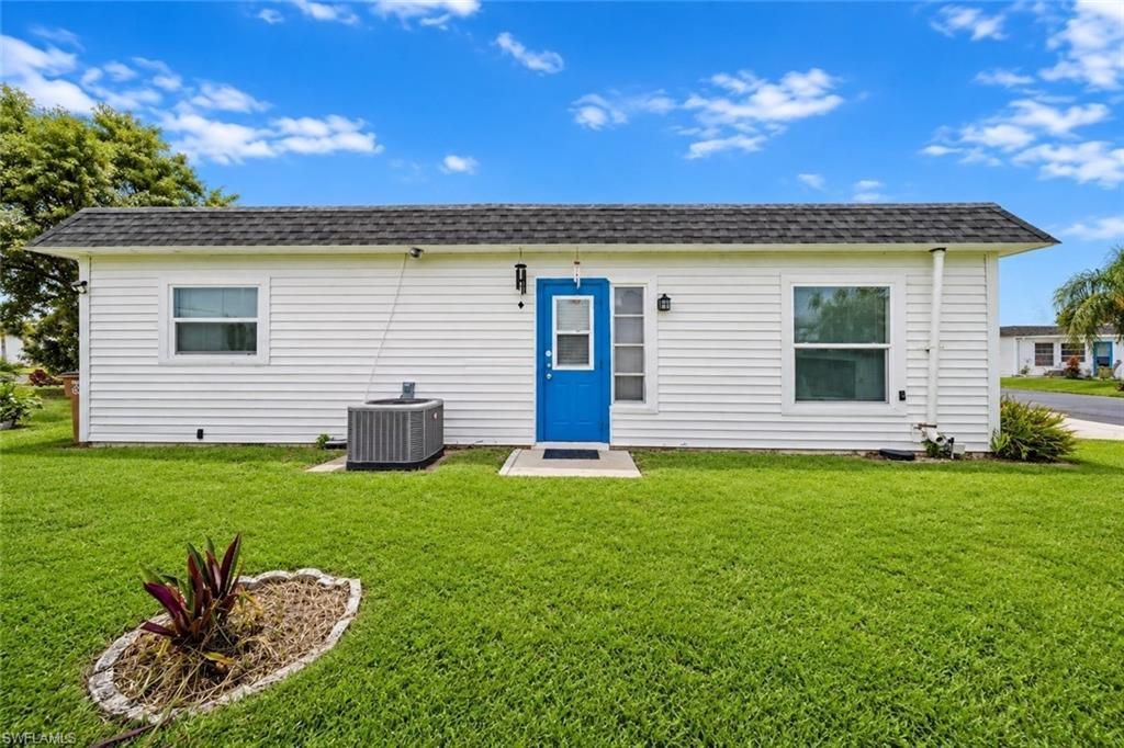 37 Hamlin Ct, Lehigh Acres, FL 33936 Photo