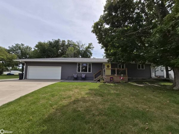 504 E Walnut Street, New Sharon, IA 50207