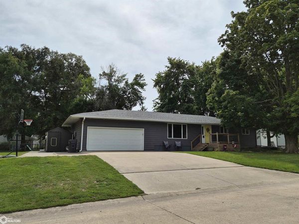 504 E Walnut Street, New Sharon, IA 50207