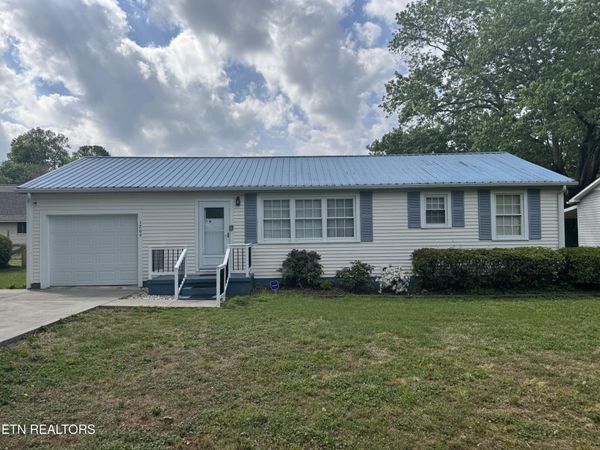 1209 Morgan St, Athens, TN 37303