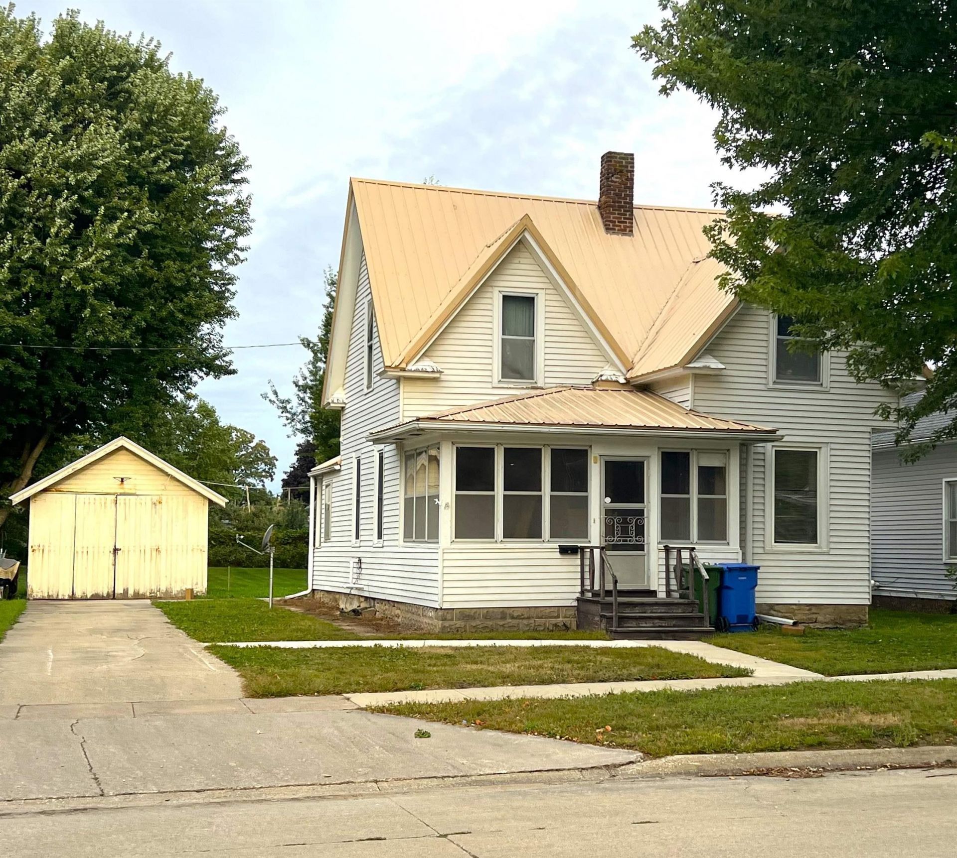 208 E 6th Street, Cresco, IA 52136 Main Photo